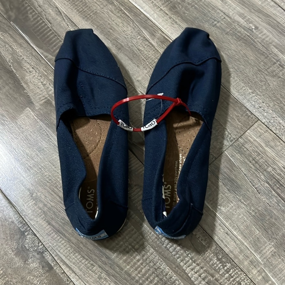 Navy blue Toms classic canvas